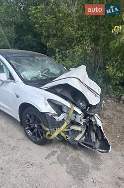 Седан Tesla Model 3 2020 в 