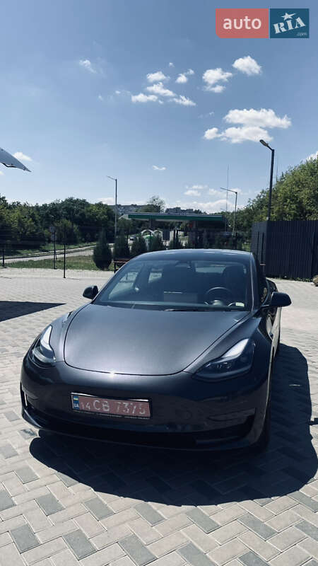 Седан Tesla Model 3 2023 в 
