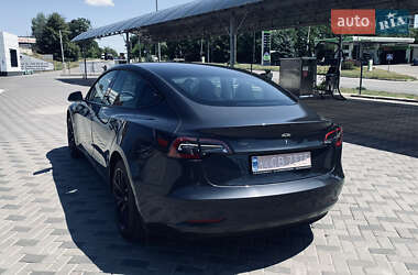 Седан Tesla Model 3 2023 в 