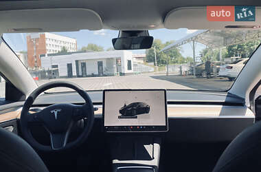 Седан Tesla Model 3 2023 в 