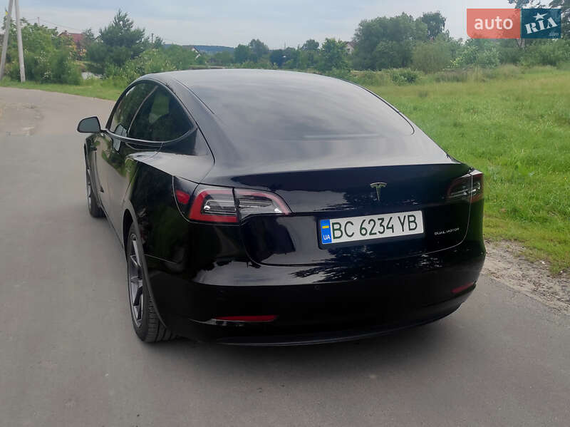 Седан Tesla Model 3 2021 в Львове