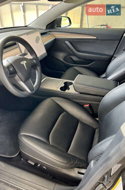 Седан Tesla Model 3 2022 в 