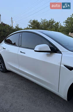 Седан Tesla Model 3 2022 в 