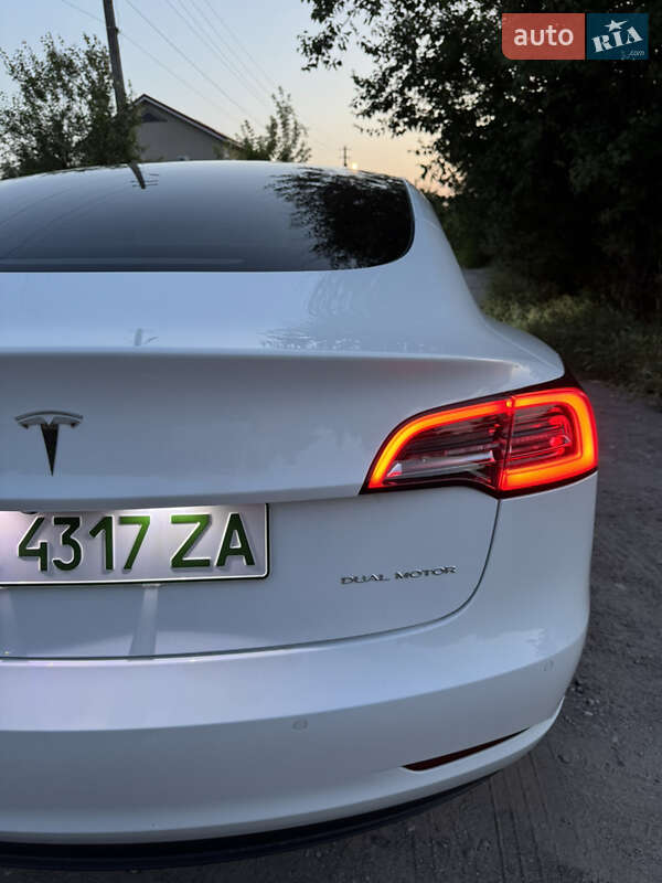 Седан Tesla Model 3 2022 в Каменском