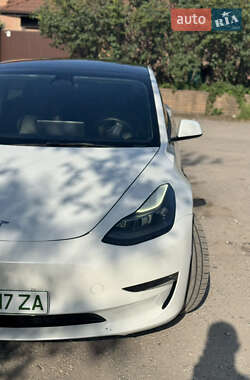 Седан Tesla Model 3 2022 в 