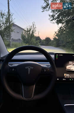 Седан Tesla Model 3 2022 в 