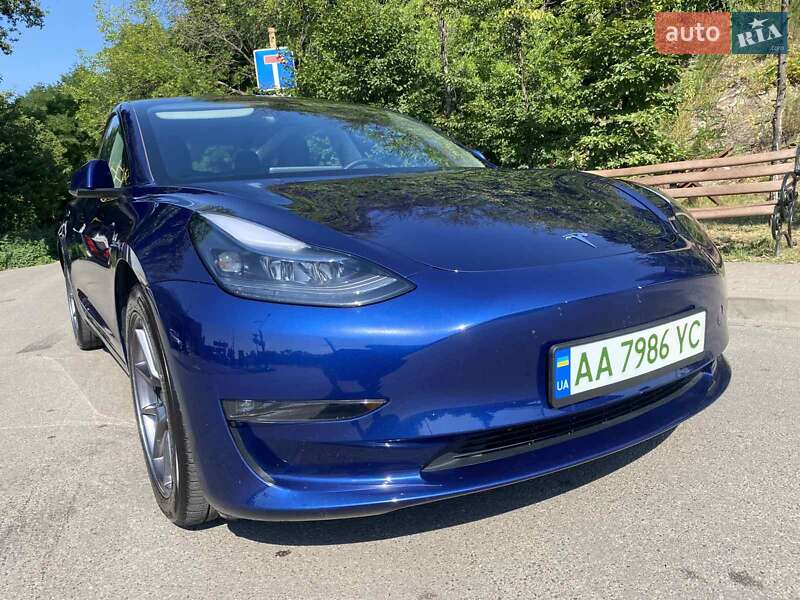 Седан Tesla Model 3 2023 в Києві
