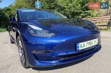 Седан Tesla Model 3 2023 в 