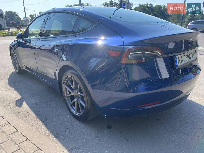 Седан Tesla Model 3 2023 в Києві