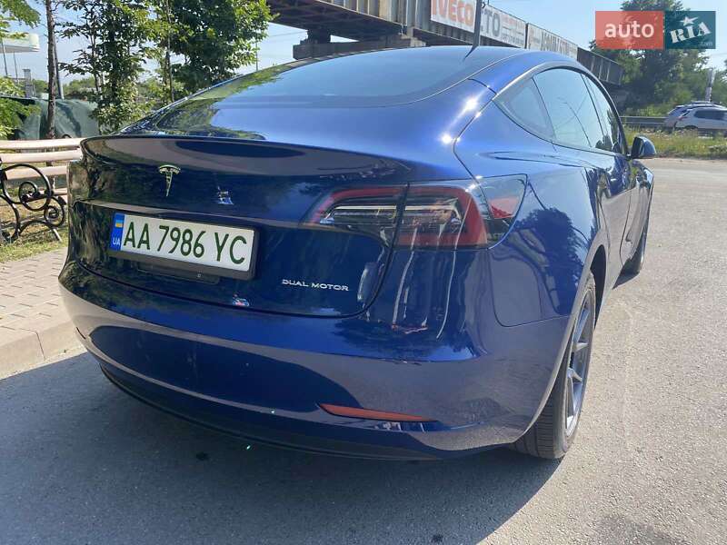 Седан Tesla Model 3 2023 в Києві