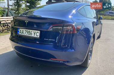 Седан Tesla Model 3 2023 в 