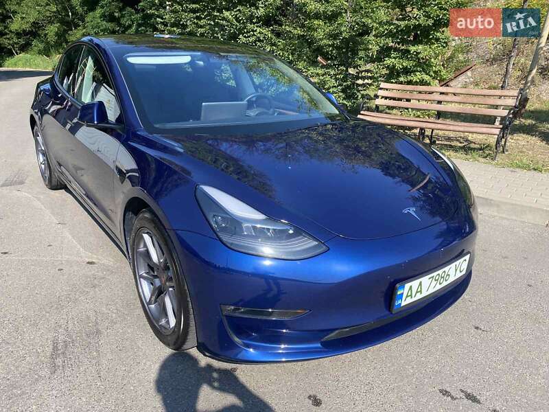 Седан Tesla Model 3 2023 в Києві