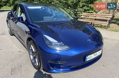 Седан Tesla Model 3 2023 в 
