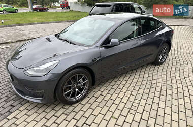 Седан Tesla Model 3 2021 в Львове