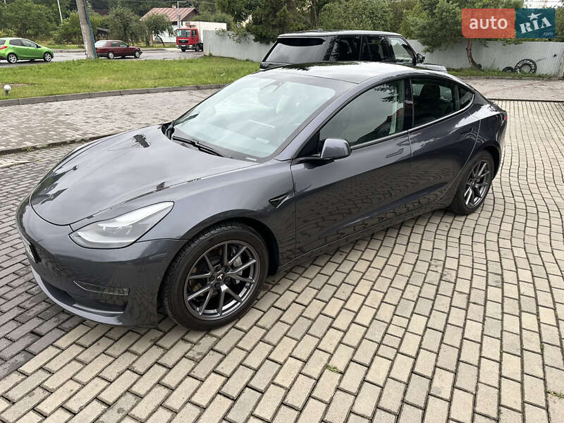 Седан Tesla Model 3 2021 в 