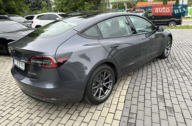 Седан Tesla Model 3 2021 в 