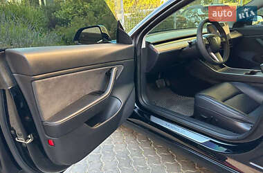 Седан Tesla Model 3 2020 в 