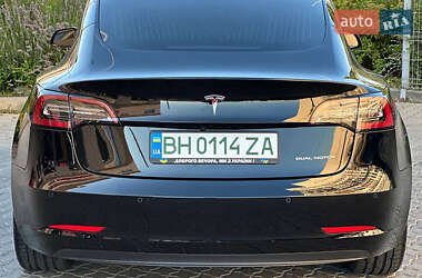 Седан Tesla Model 3 2020 в 