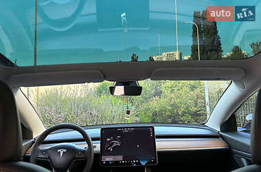 Седан Tesla Model 3 2020 в 