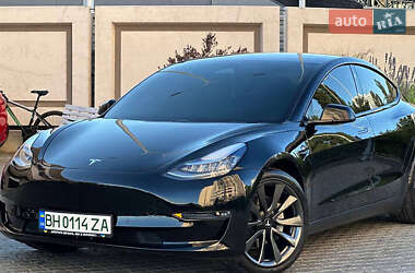 Седан Tesla Model 3 2020 в 