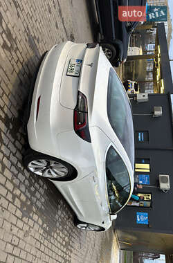Седан Tesla Model 3 2020 в 
