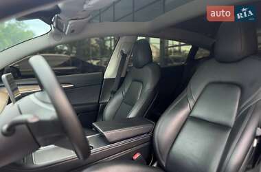 Седан Tesla Model 3 2023 в 