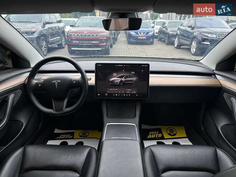 Седан Tesla Model 3 2023 в Івано-Франківську