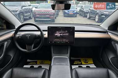 Седан Tesla Model 3 2023 в 