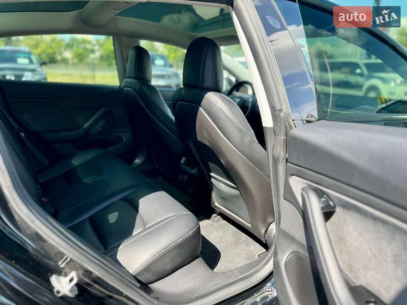 Седан Tesla Model 3 2019 в Києві