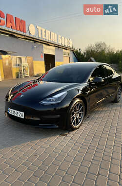 Седан Tesla Model 3 2021 в 