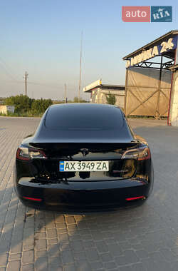 Седан Tesla Model 3 2021 в 