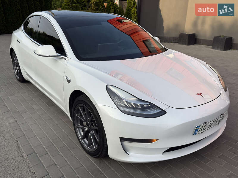 Седан Tesla Model 3 2020 в Луцке