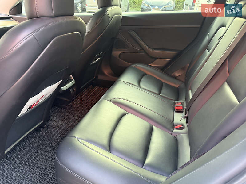 Седан Tesla Model 3 2020 в Луцке