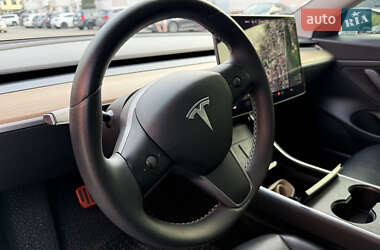 Седан Tesla Model 3 2020 в 