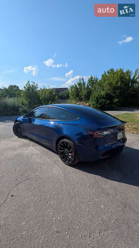 Седан Tesla Model 3 2022 в Миргороде