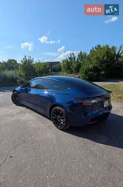 Седан Tesla Model 3 2022 в 
