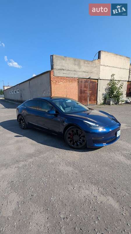 Седан Tesla Model 3 2022 в Миргороде