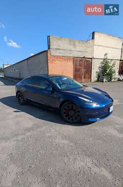 Седан Tesla Model 3 2022 в 