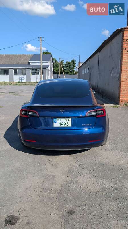 Седан Tesla Model 3 2022 в Миргороде