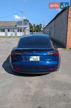 Седан Tesla Model 3 2022 в 
