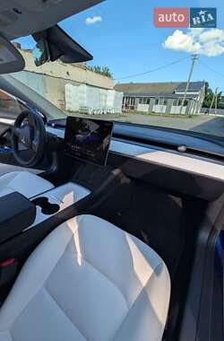 Седан Tesla Model 3 2022 в 