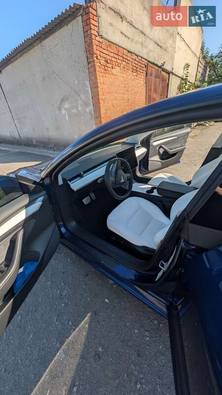 Седан Tesla Model 3 2022 в Миргороде