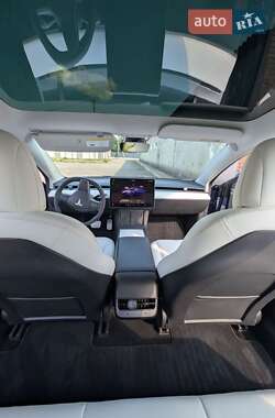 Седан Tesla Model 3 2022 в 