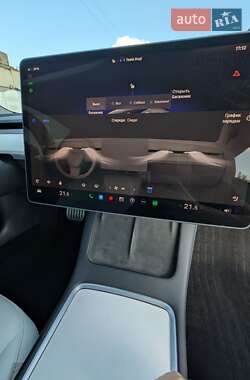 Седан Tesla Model 3 2022 в 