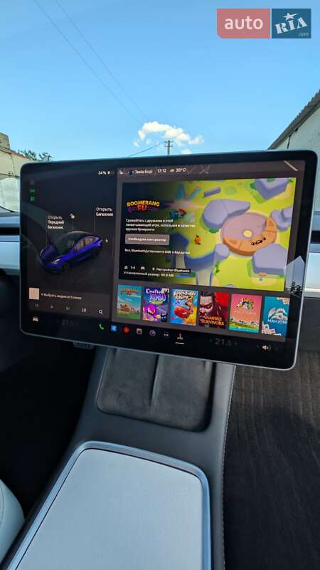 Седан Tesla Model 3 2022 в Миргороде