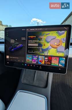 Седан Tesla Model 3 2022 в 