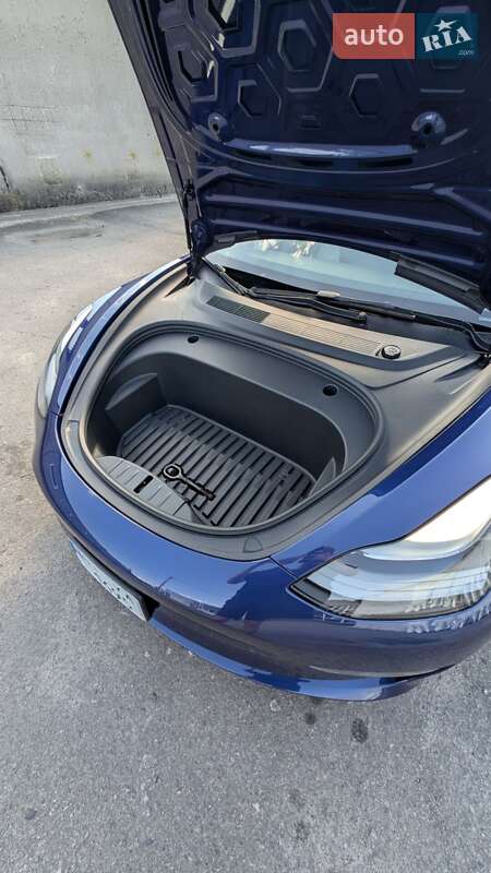 Седан Tesla Model 3 2022 в Миргороде