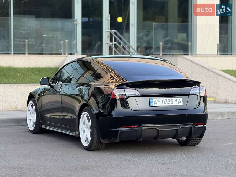 Седан Tesla Model 3 2019 в Дніпрі