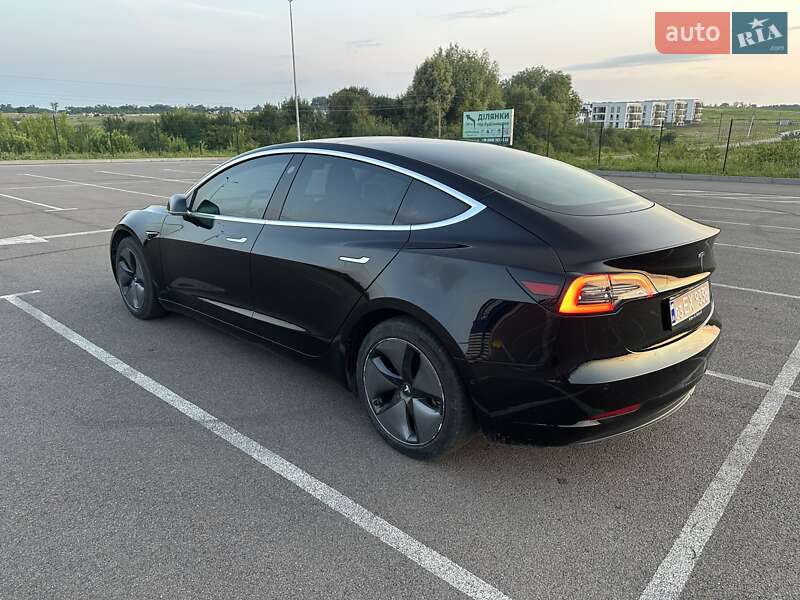 Седан Tesla Model 3 2019 в Рівному