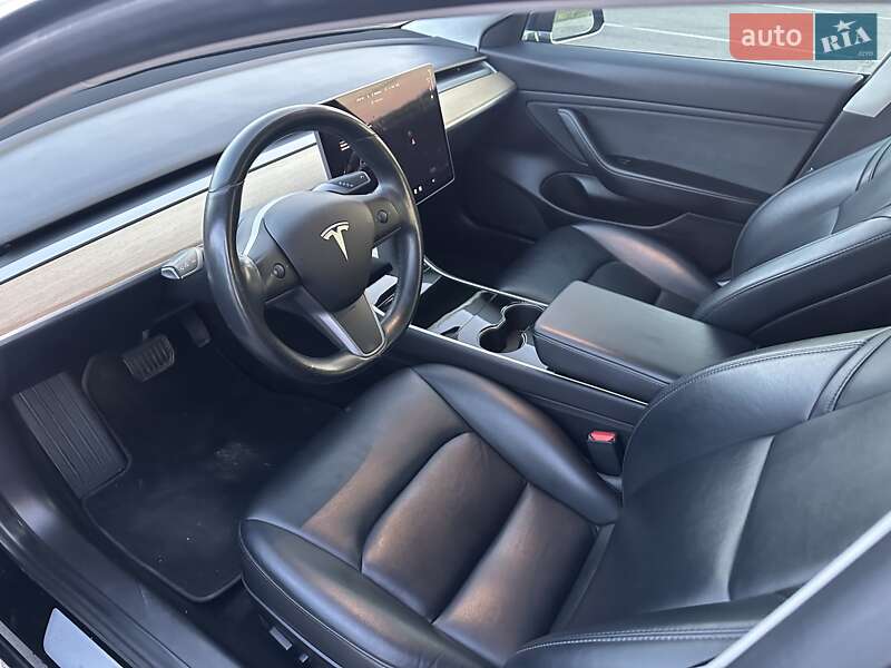 Седан Tesla Model 3 2019 в Рівному